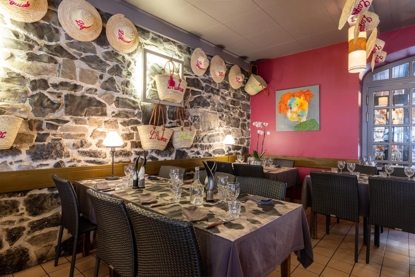 Hotel-Restaurant Logis L'Aubrac Laguiole Dış mekan fotoğraf