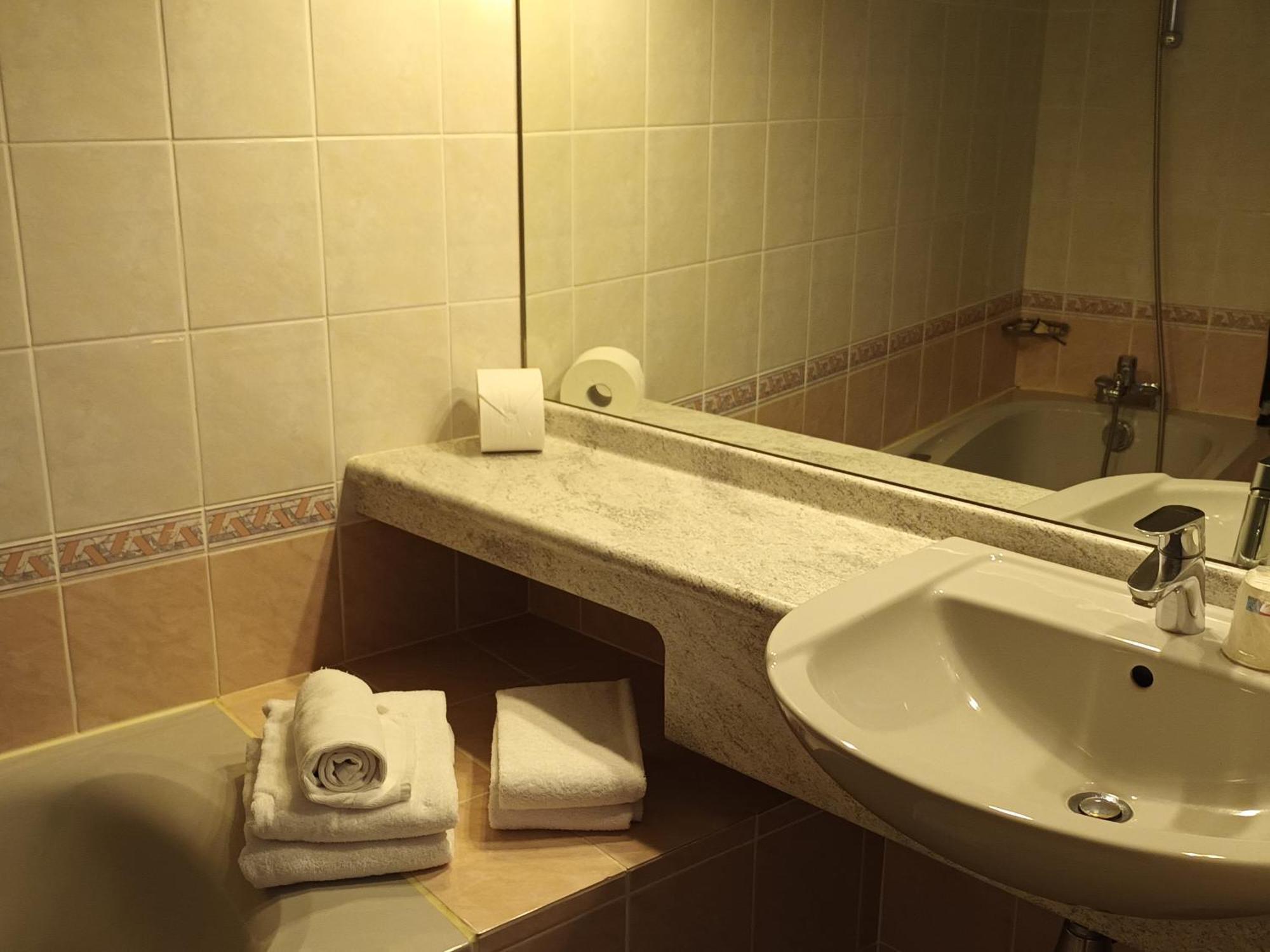 Hotel-Restaurant Logis L'Aubrac Laguiole Dış mekan fotoğraf