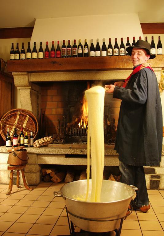 Hotel-Restaurant Logis L'Aubrac Laguiole Dış mekan fotoğraf